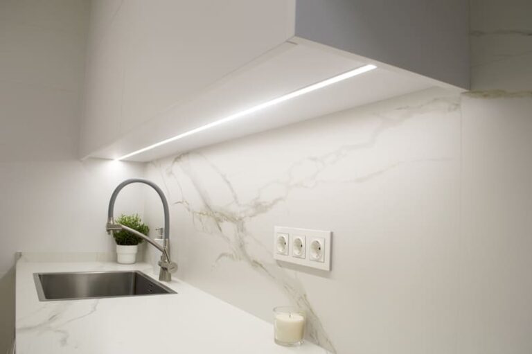 reforma integral orihuela cocina encimera luz