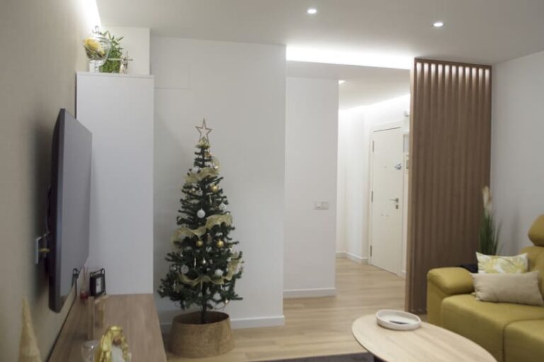 reforma integral orihuela salon vista arbol navidad
