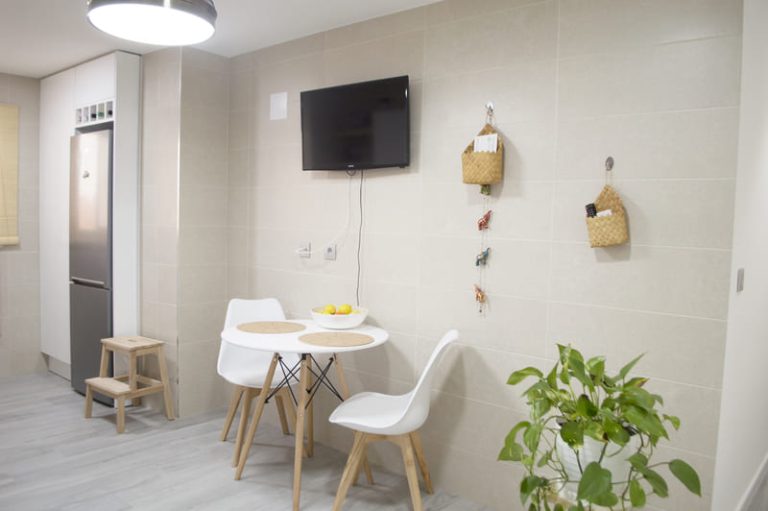 arquitecto reformas orihuela cocina vista mesa